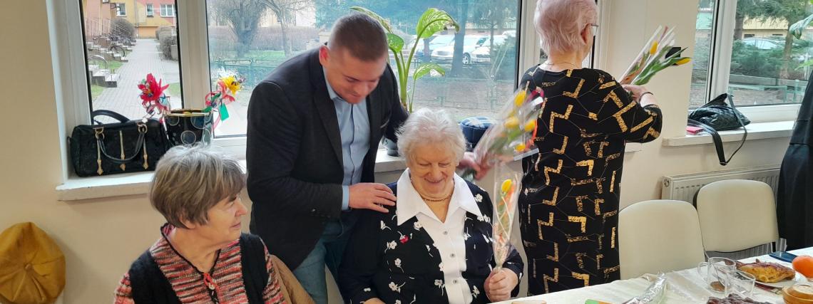 Dzień kobiet w klubie seniora